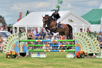 Amy Hardcastle delivers the KBIS Insurance Senior British Novice Second Round win at Ashby Show